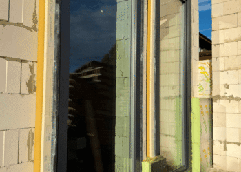 Plastikinio lango profilio ir rėmo detalė